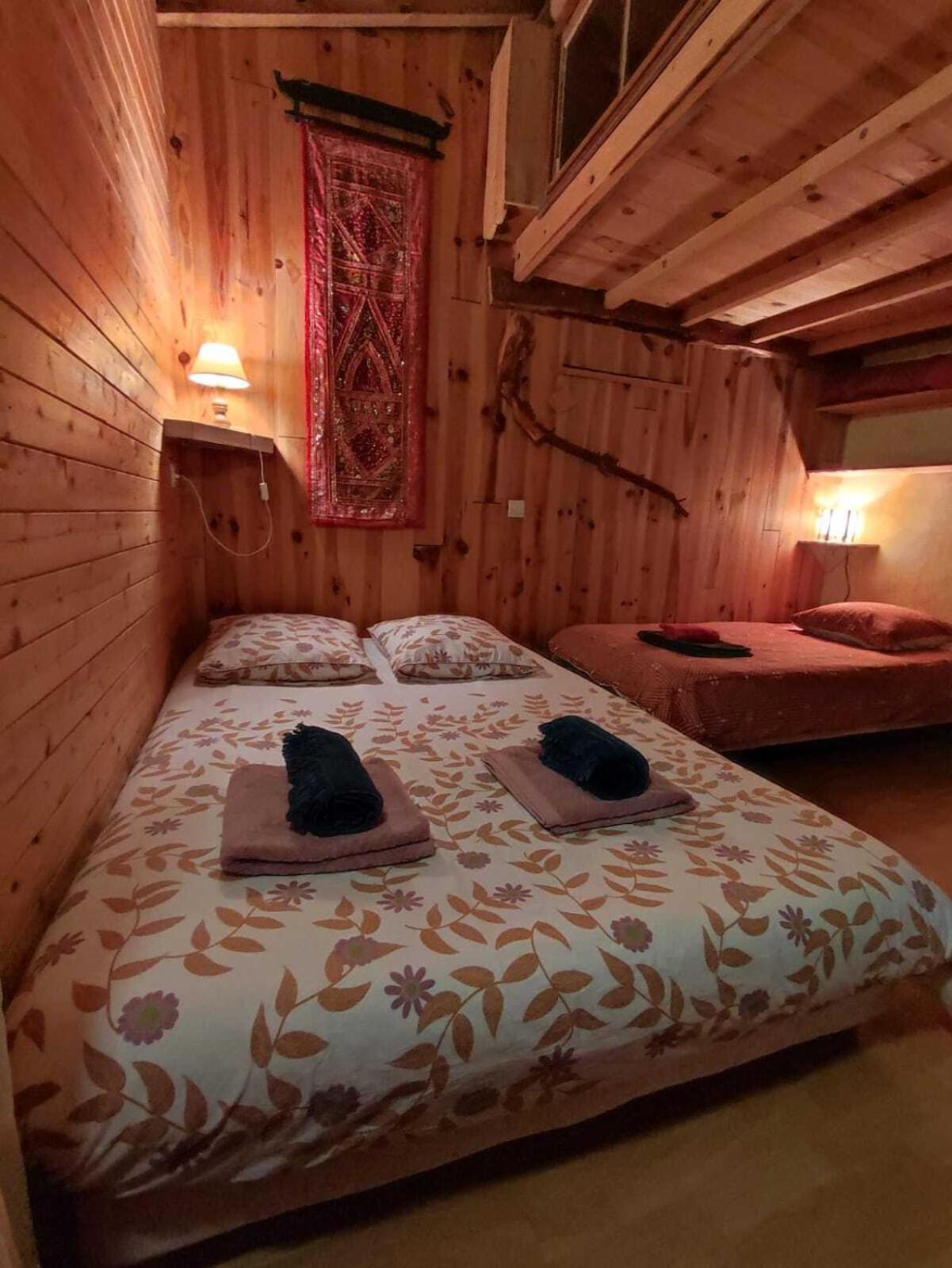 Gites Des Esselards Yzeron Szoba fotó